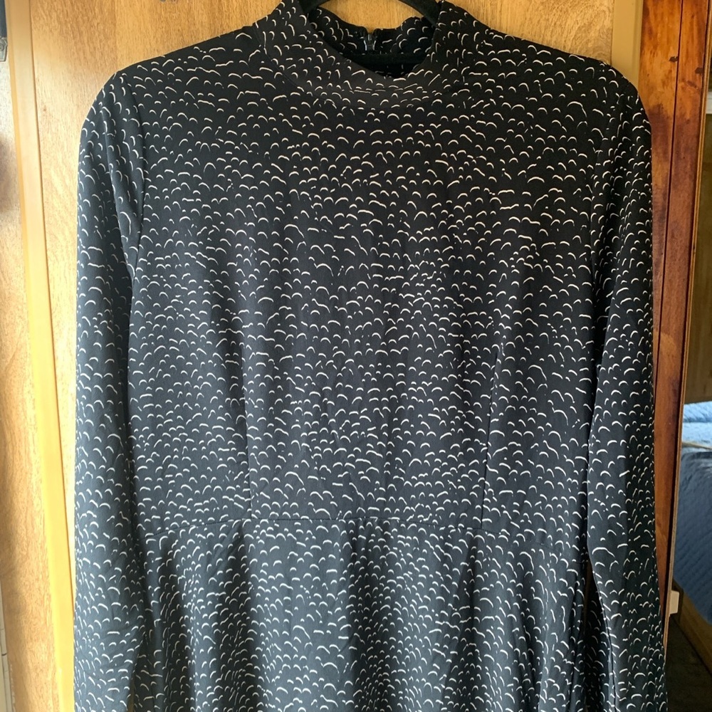 👉MONKI Tailored Long Sleeve Print Dress